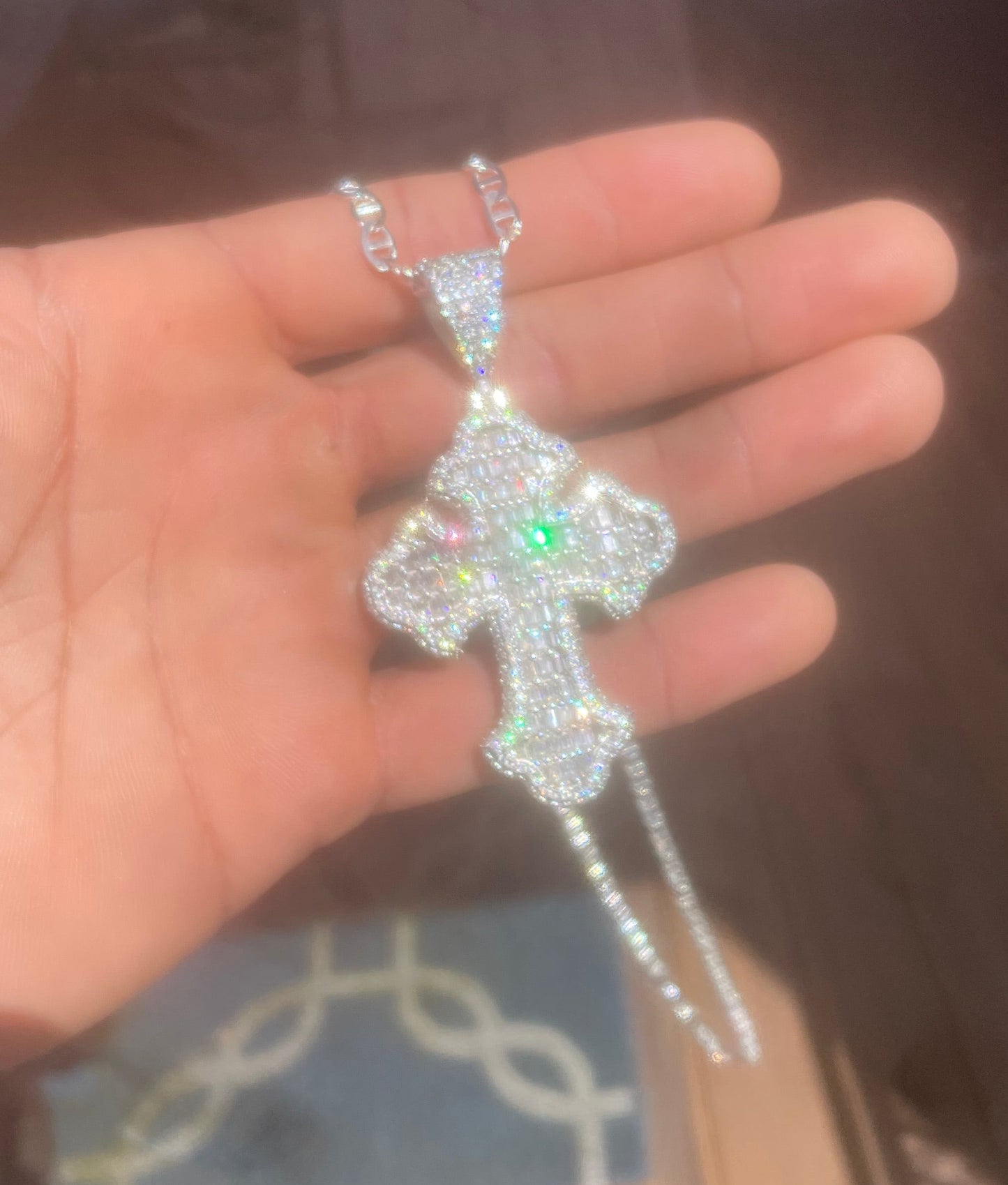 12CT BAGUETTE VVS1 CROSS