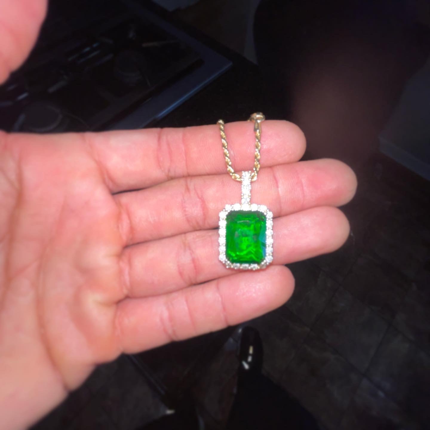 1.2CT VVS1 EMERALD GEMSTONE PENDANT SET