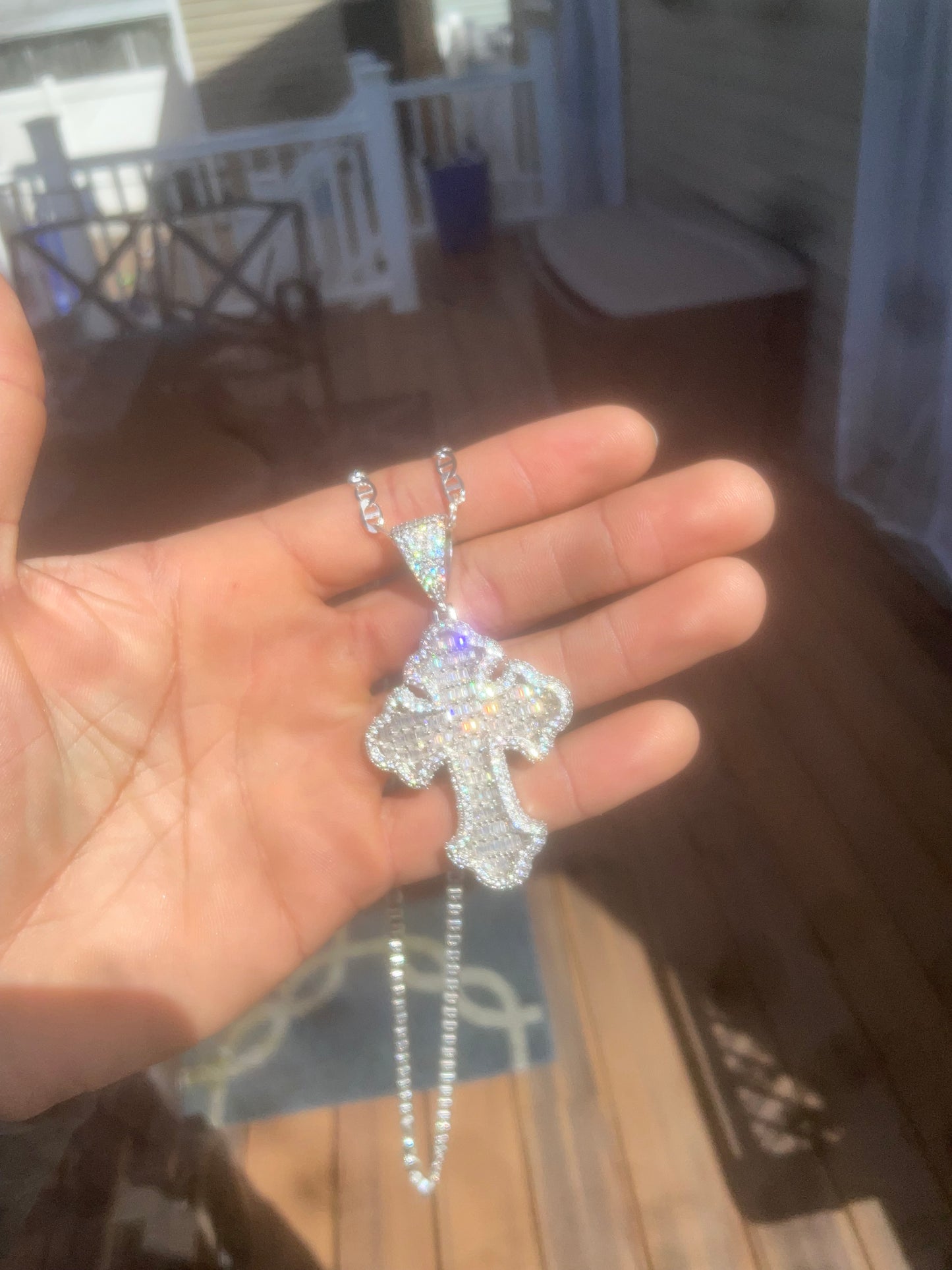 12CT BAGUETTE VVS1 CROSS