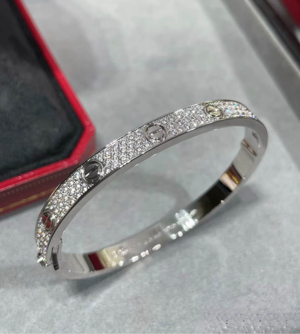 AMOR VVS1 BANGLE BRACELET