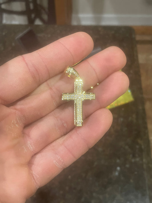 1.3CT 14K VVS1 CROSS