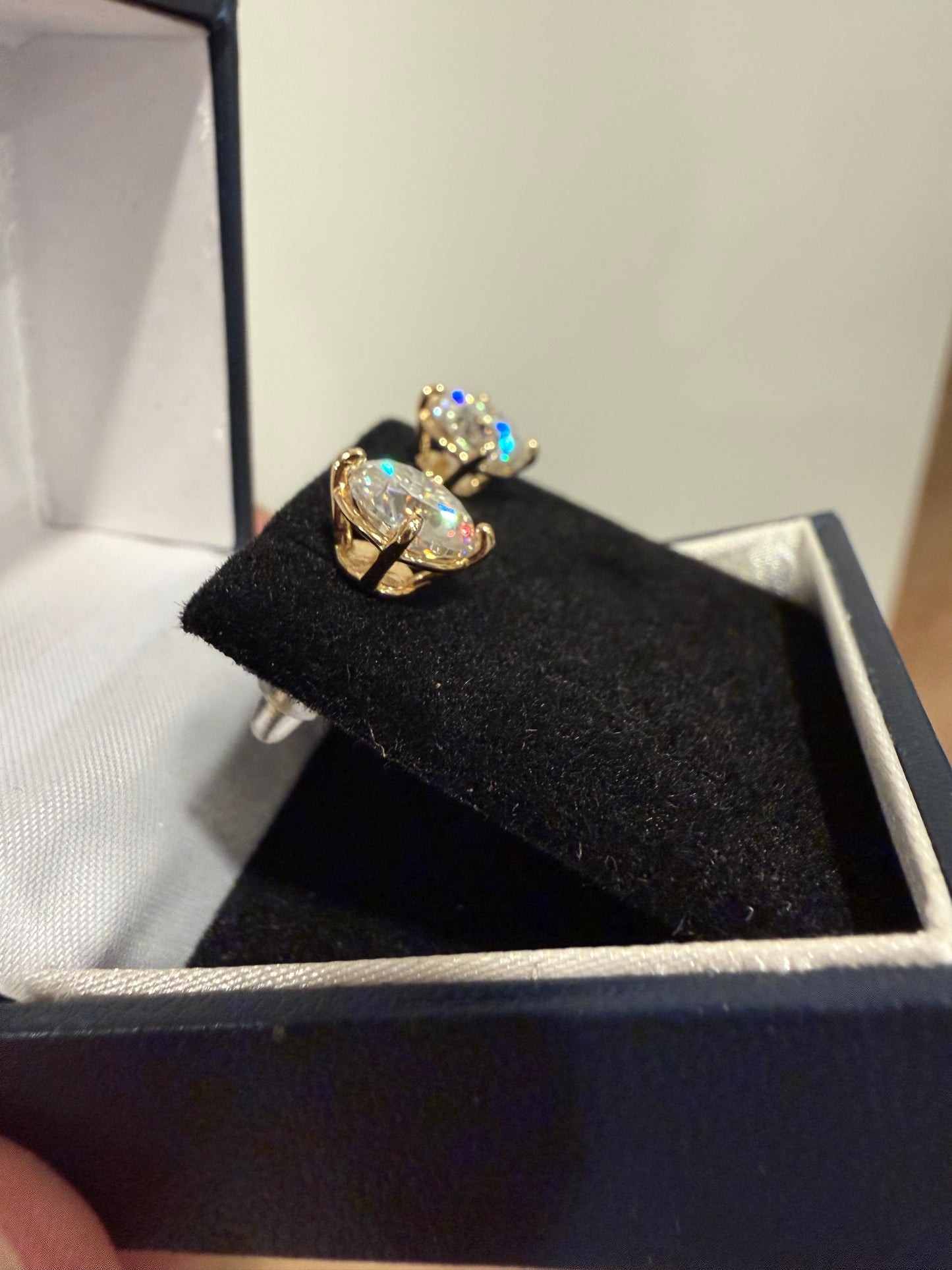 14K SOLID GOLD 8MM 4CT VVS1 EARRINGS