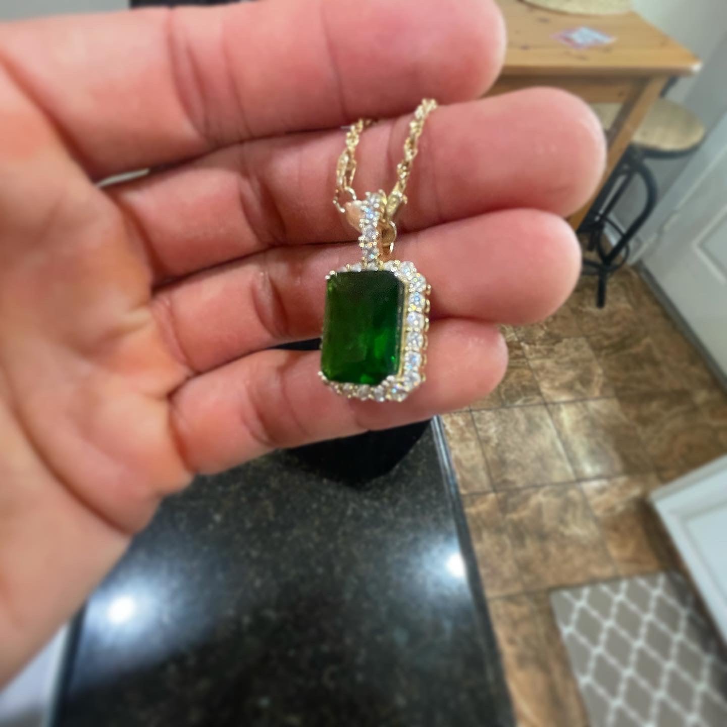 1.2CT EMERALD GEMSTONE PENDANT SET