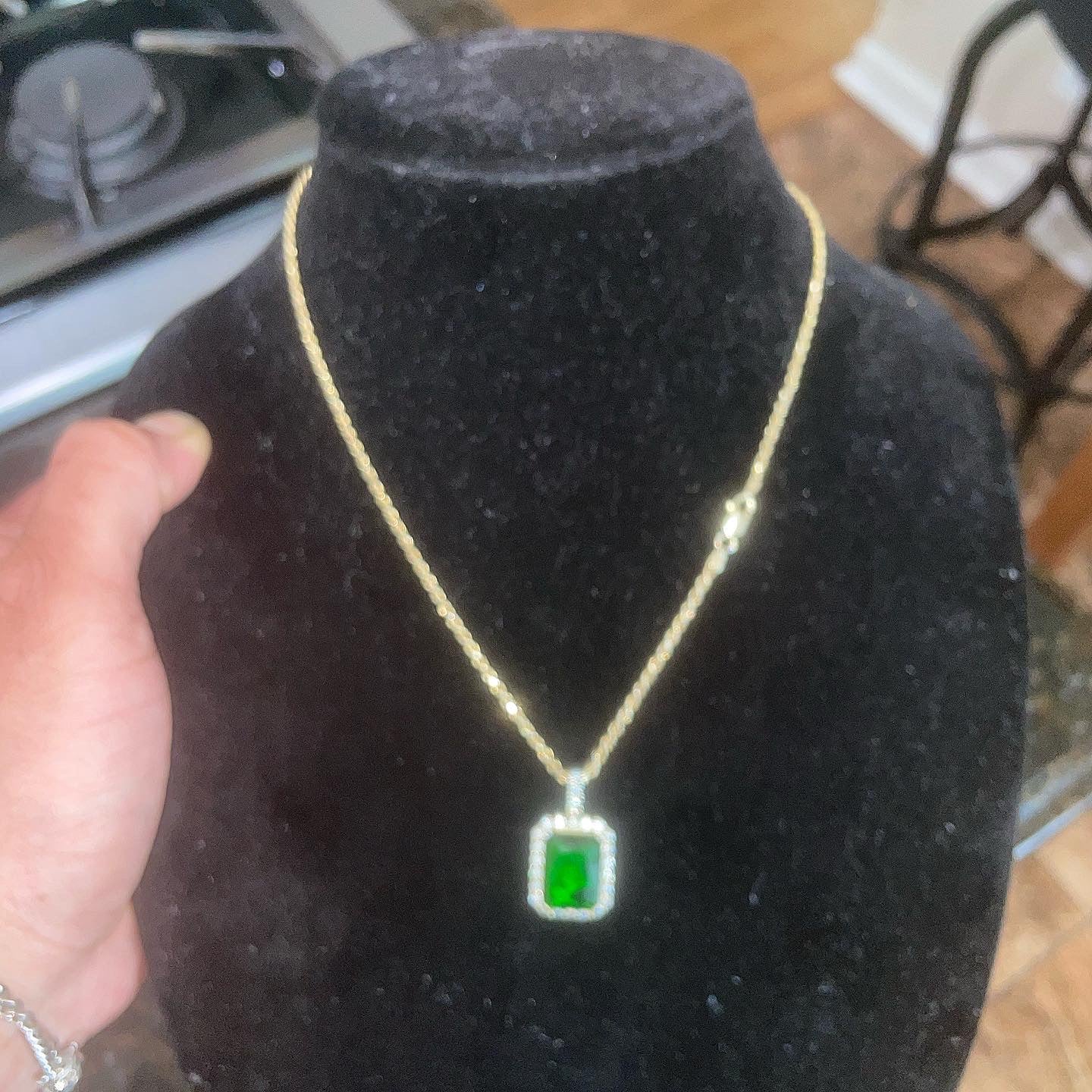 1.2CT EMERALD GEMSTONE PENDANT SET